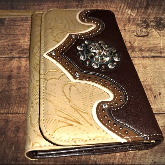 Western style wallet /wristlet! Cream embossed with brown design! New - Picture 4 of 8
